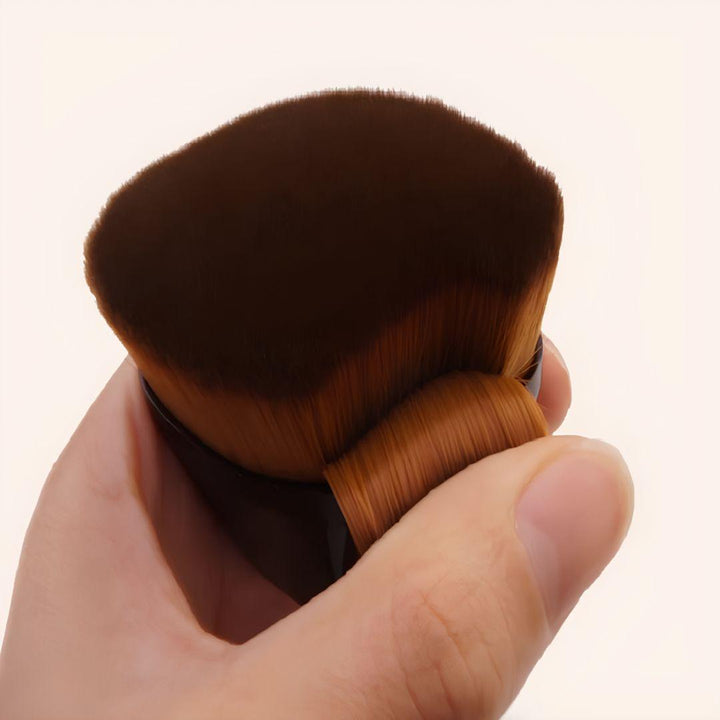 BlushMaster Pro Makeup Brush - Lyvelle